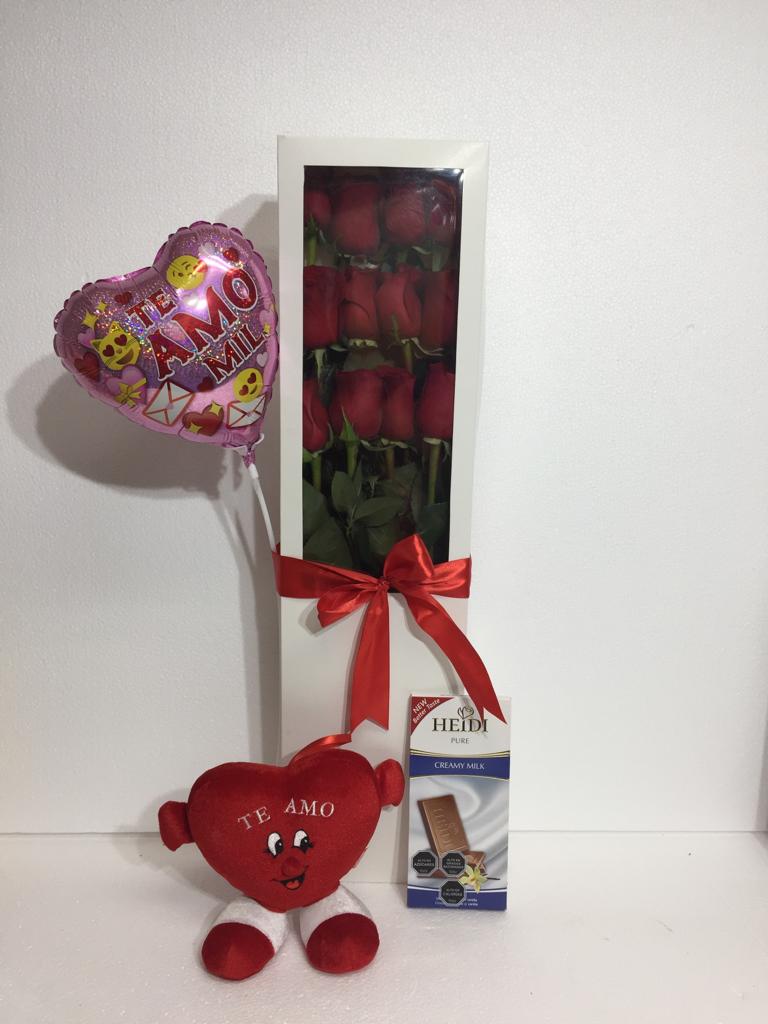 Caja con 12 Rosas ms Tableta de Chocolate de 80 Grs, Peluche Corazn y Globito